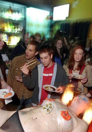 ������������������ͼ�ĸ���Ů��ʢ��