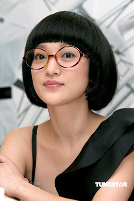 明星成名前工作曝光:廉价挂历明星周迅