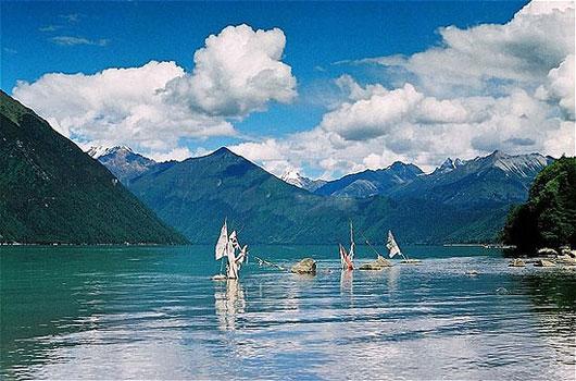 湖中隐藏的是西藏的神秘