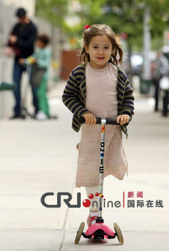 ��-�ܿ���Ů���ķ�ɫ���峵