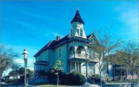 ϸ���˴��������ں�լ���ƴ\(4\)