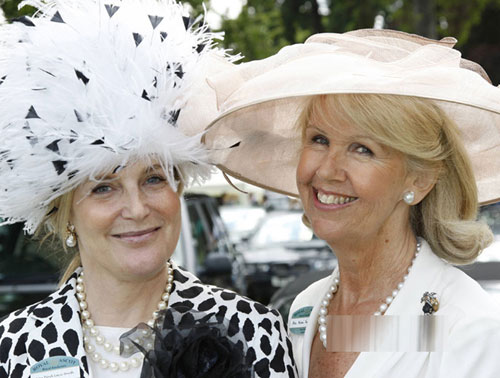 ��λ��ñ�Ӻ��·���ɫ�ǳ����