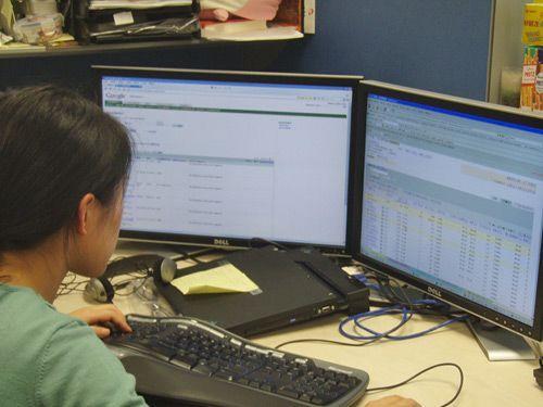 Ա���ĵ�������һ�㶼��һ̨�ʼǱ�����̨��ʮ���Ŀ���Һ����ʾ��