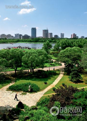 ��ɫ����