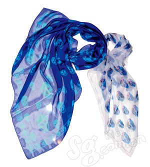 蓝色骷髅丝巾,除了颜色鲜艳是一大亮点,质地轻薄更是让佩戴更加舒适。 蓝色骷髅丝巾,除了颜色鲜艳是一大亮点,质地轻薄更是让佩戴更加舒适。