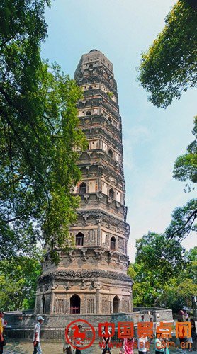 【歪门斜塔 盘点世界各地的奇特建筑(4)】 【歪门斜塔 盘点世界各地的奇特建筑(4)}】