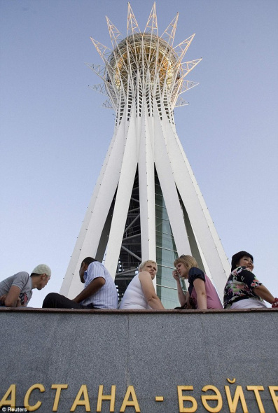 每到冬季,这里的温度最低可达零下35摄氏度,但这个顶棚可承受西伯利亚一带极端温度 每到冬季,这里的温度最低可达零下35摄氏度,但这个顶棚可承受西伯利亚一带极端温度