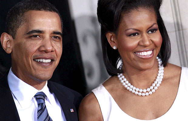 奥巴马夫人惊艳时装秀/图 President Barack Obama and his wife Michelle pose for media prior to the G20 World leaders dinner at Downing Street