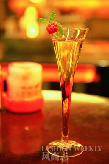 ��ɫ����