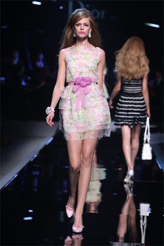 ���ŵķ���ɫ�黨ɴȹ