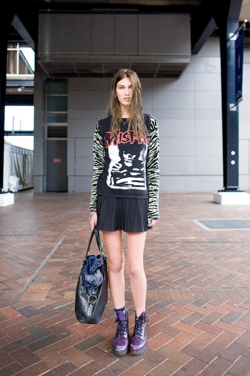 ŷ���ǽ��Ľ�ͷ����
��������ʱ������Ԫ�� - �ʣɣͣͣ�  �̣� - �d