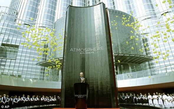 �ڹ���������¥ǰ����Χ����Ա���ͷ������е���������ʢ�鼯����ϯִ�й�����&middot;�������ƻ���