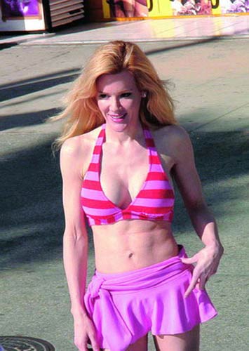 粉红色横条纹比基尼