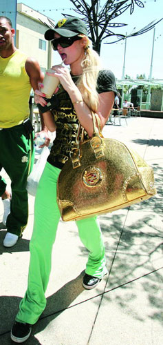 整身搭配没有出大错但也没有亮点