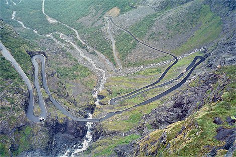 ���޶�˹�ڸ�ɽ·