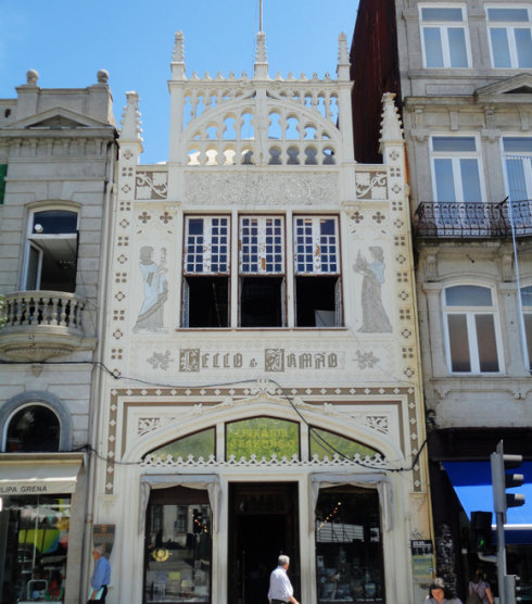 世界第三漂亮书店--Librairie  Lello莱罗书店。
