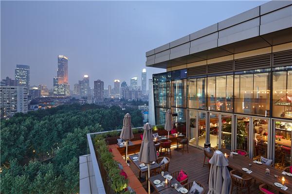 拥有绝美风景的露台餐厅-- The Cut Rooftop