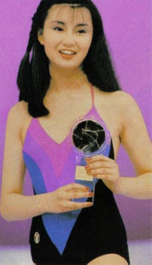 张曼玉20年前超青涩泳装照