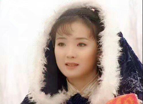 看看古装剧中女星穿斗篷的样子