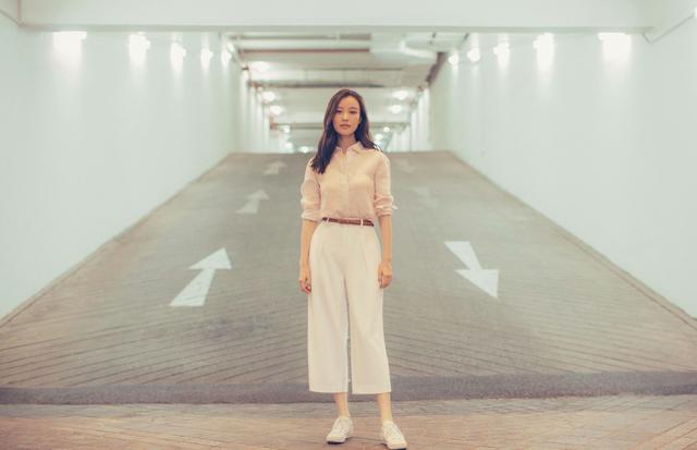 倪妮的一组穿搭写真