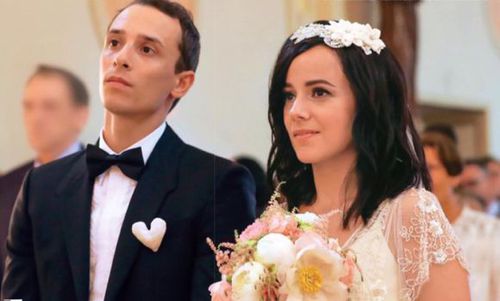 >1984年8月21日,艾莉婕(alizée jacotey)出生于法国南部的科西嘉岛