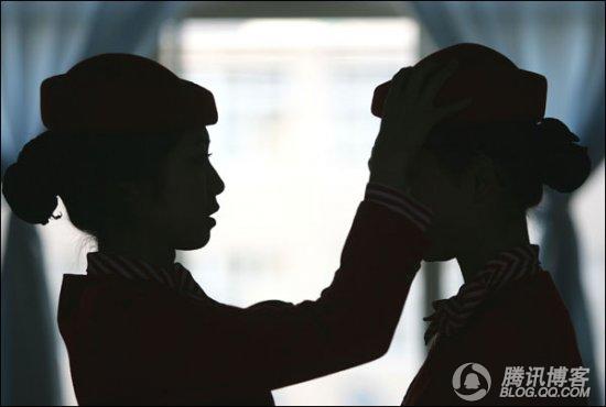 礼仪小姐是这样练出来的