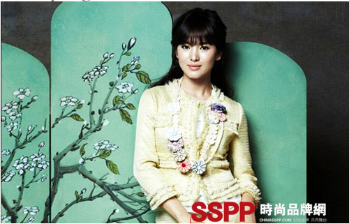 浅绿色套装十分适合气质甜美的女性