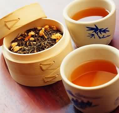 　　汪怡记茶庄始建于1880年，目前在二楼开设了汪怡记茶艺馆。汪怡记茶庄的装饰高雅，具有浓重的华夏气息，摆设了传统的桌椅、茶具，集名茶的销售、晶饮、批发和茶艺交流为一体，深受国际茶人的厚爱。
　　大境阁安溪乌龙茶艺馆的商业气氛浓郁，茶客远道而来观赏茶艺表演和品尝乌龙茶的风味。这里的茶艺规范、茶叶的质量好，既传播了茶文化，又促进了乌龙茶的销售。