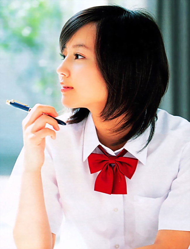 拥有梦幻般侧脸的美少女