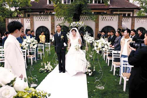 经典草坪婚礼示范