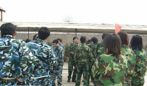 鲜果乐园真人CS基地