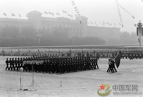 建国35周年阅兵 建国35周年阅兵