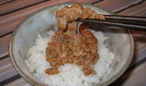 纳豆味噌汤浇米饭
