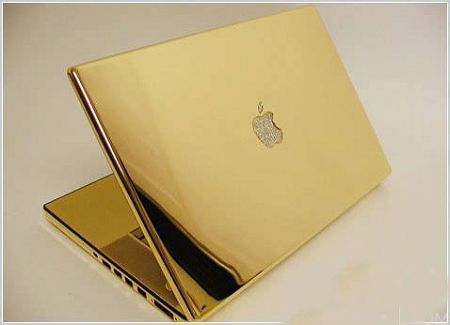 拿着这样一台金灿灿的Macbook,至少不用总要向人解释“这不是收音机,也不是空调,更不是存钱筒、易拉罐、抱枕、等等等”吧。