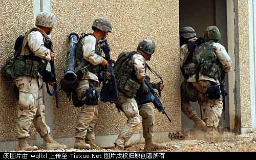 铁血网提醒您:点击可查看大图 美国大兵的伙伴——CAMELBAK“驼峰”水袋