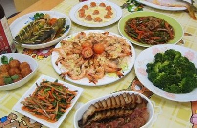 在家吃年夜饭，花样丰富吃法多多