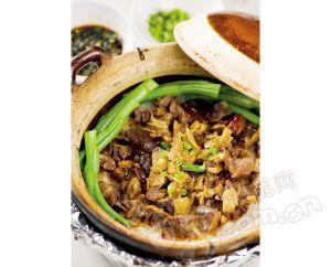 冬菜鸡胗煲仔饭