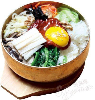 生拌牛肉黄铜拌饭要比石锅拌饭口感温柔得多