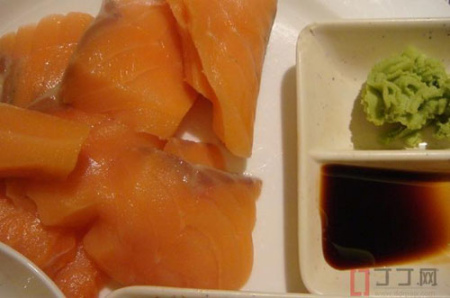 生鱼片别多吃,容易饱 生鱼片别多吃,容易饱