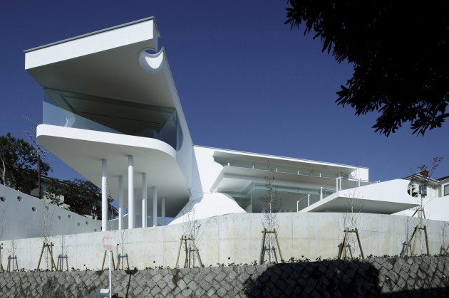 Eastern Design Office设计的纯白色开放式住宅