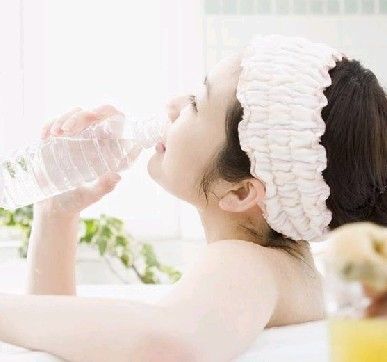 女人健康又美容的喝水时间表