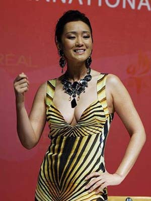 内衣罩不住乳房的华语女星