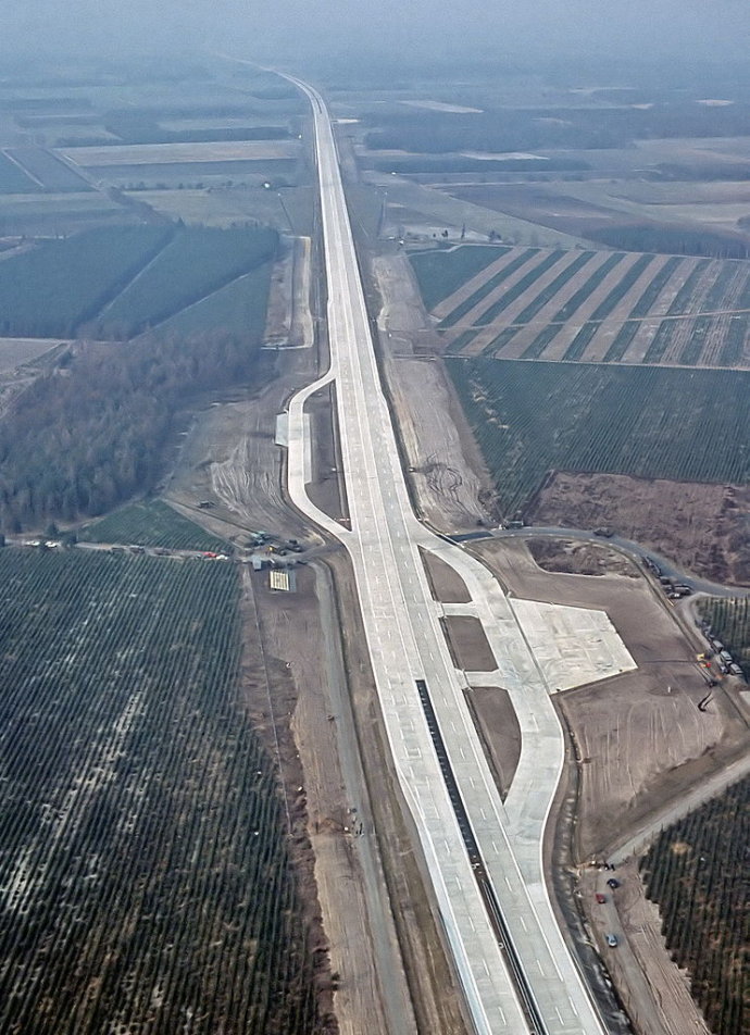 世界各地公路飞机战备跑道