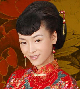 穿旗袍的妆容发型