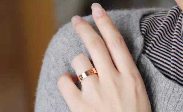 卡地亚Love戒指系列