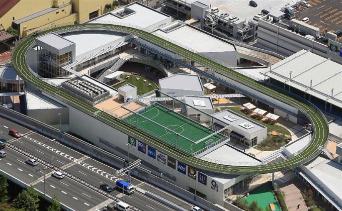 日本大阪森之宫的Q’s Mall购物商场屋顶跑道