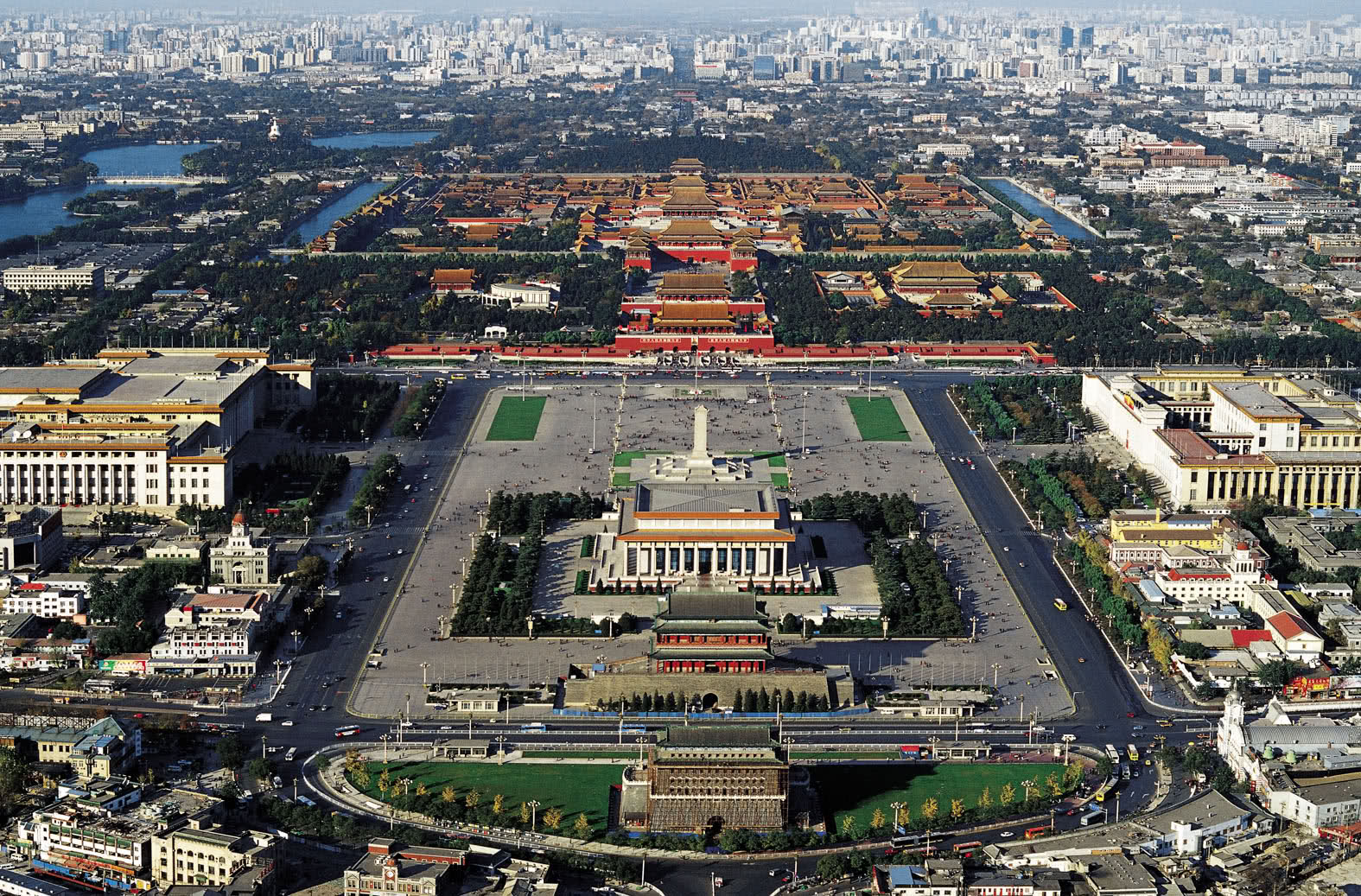 北京紫禁城及护城河全景图