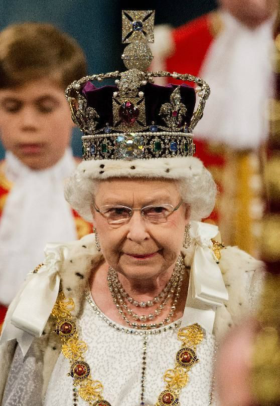 英国女王——六十年帽子秀（上）