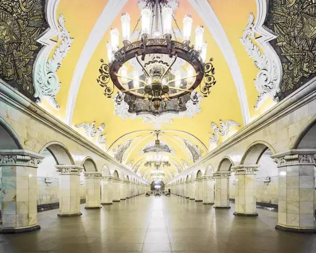 加拿大摄影师David Burdeny作品--俄罗斯地铁站