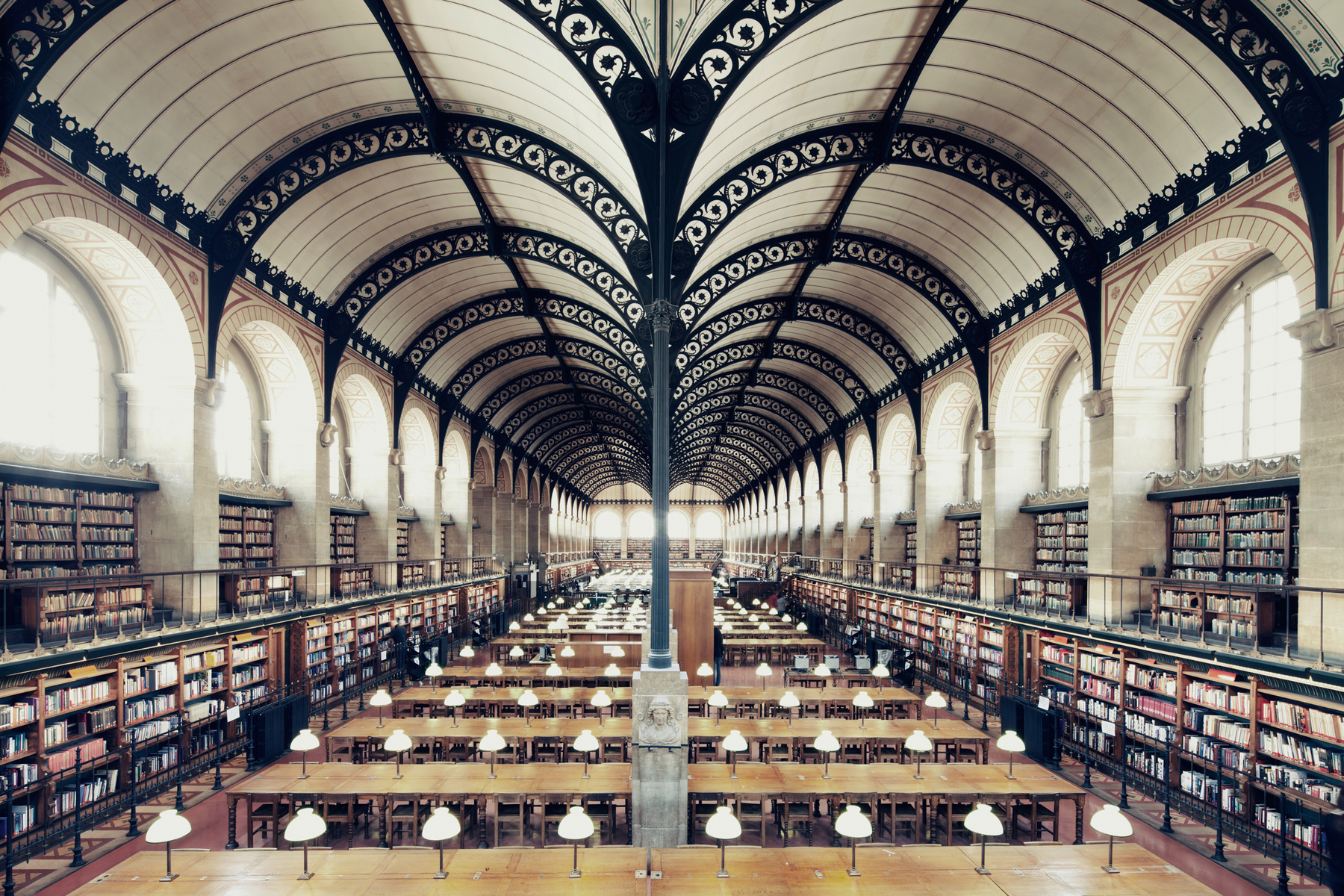 法图摄影师Franck Bohbot拍的图书馆